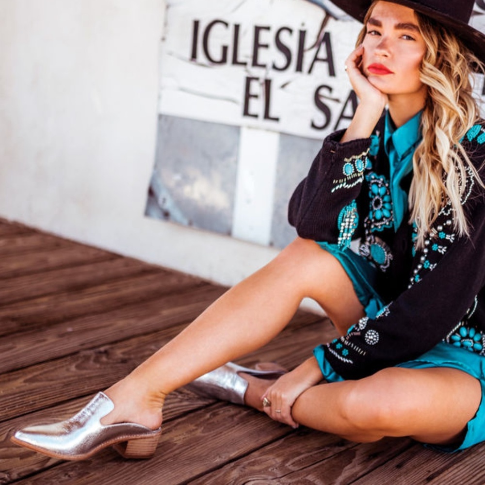 Chinese Laundry  Marnie Mule in Silver - Picture 4 of 4